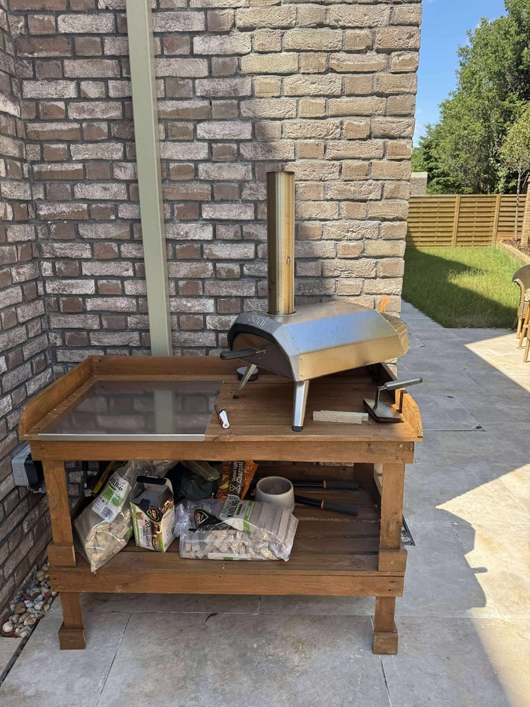 Garden work/potting bench or bbq side table / pizza table 