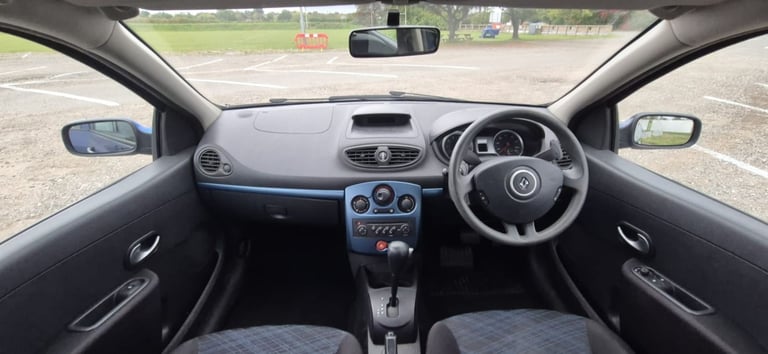 Automatic. Great specification. 2008/58 Renault Clio Expression 1.6 Petrol 5 door