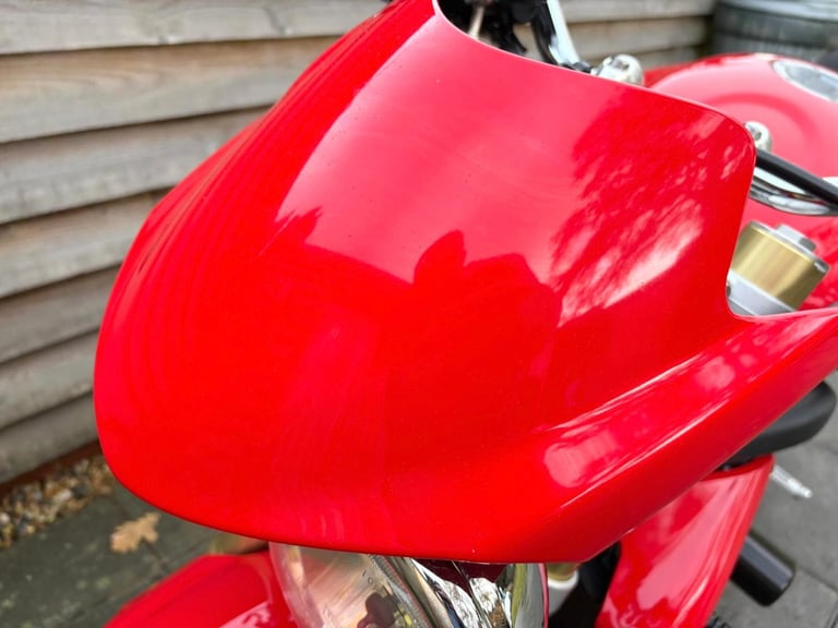 2011 // 11 Triumph Street Triple 675 £2800 Red 21813 miles.