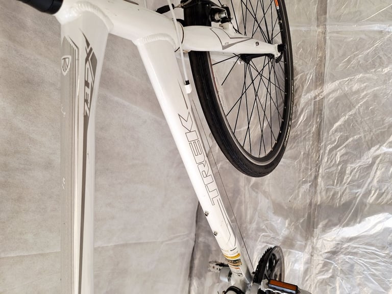 b   🚲🚲Wonderful Condition TREK 7.3 Hybrid Bike 24 Speed L Frame Lightweight Warranty 🚲