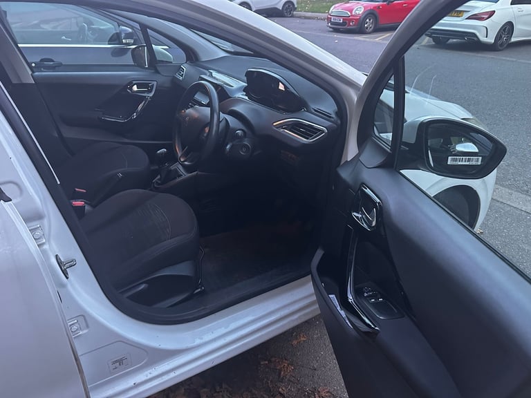 Peugeot, 208, Hatchback, 2014, Manual, 1199 (cc), 5 doors