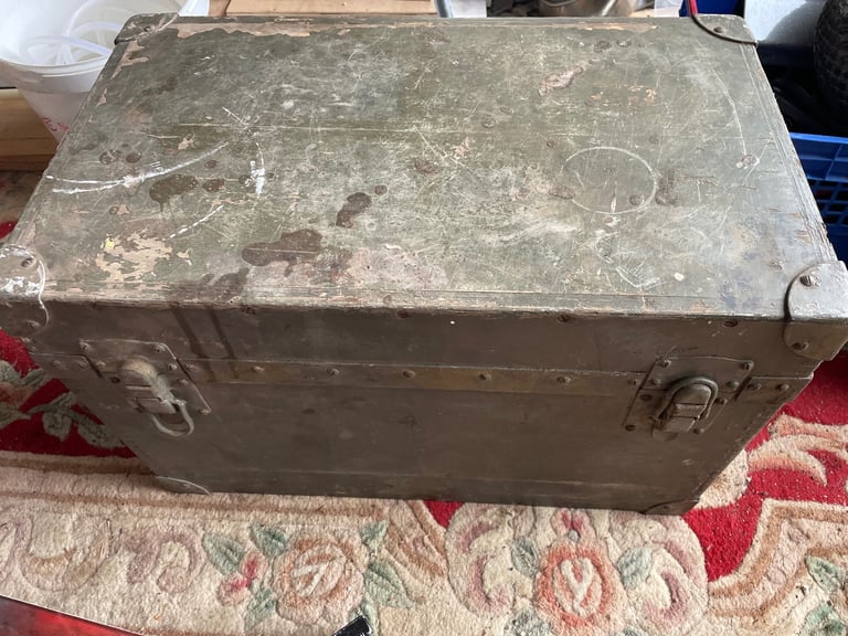 image for WW2 RADIO SPARES BOX 1944 DATED 