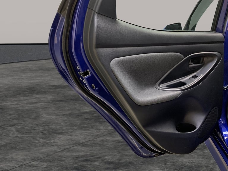 2021 Toyota Yaris 1.5 VVT-h Design Hatchback 5dr Petrol Hybrid E-CVT Euro 6 (s/s) (116 ps) -  Hat...