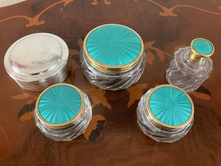 Regent Vanity Products Dressing Table items