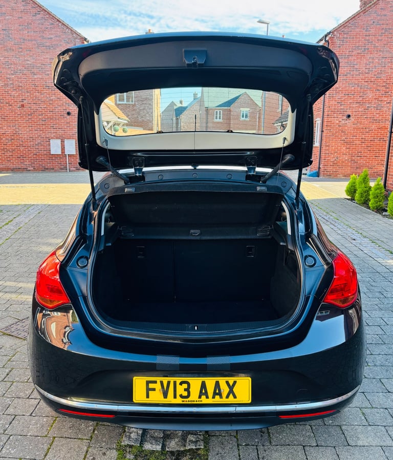 Vauxhall ASTRA J 2013 ,  1.4 PETROL 