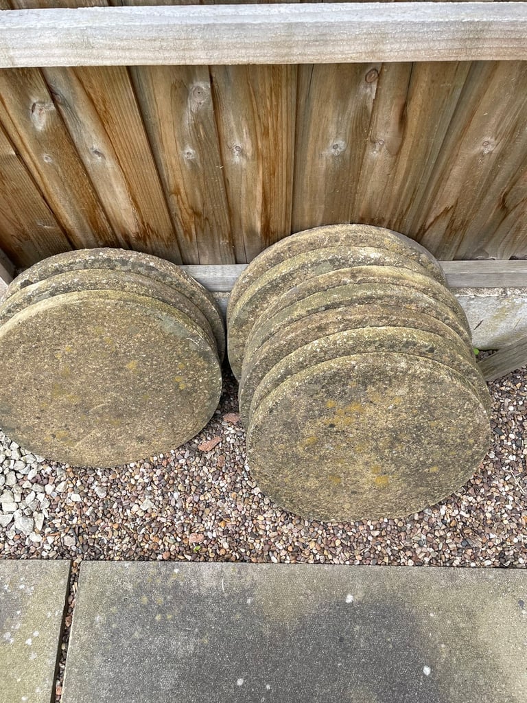 Round garden slabs