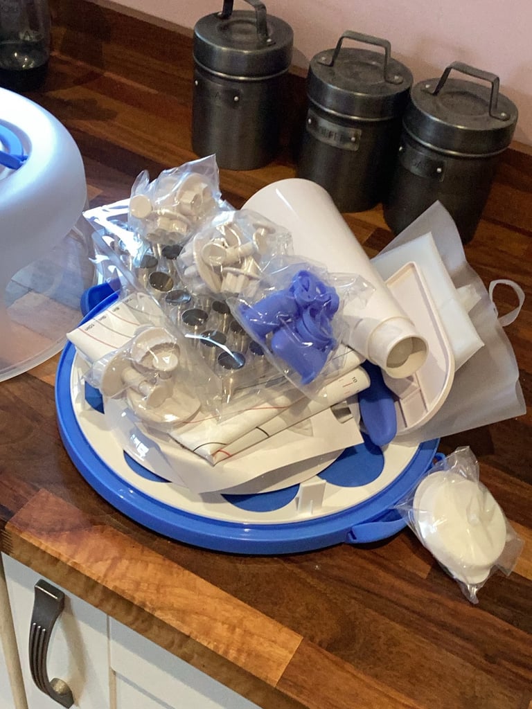 Lakeland 68 piece cake decorating set