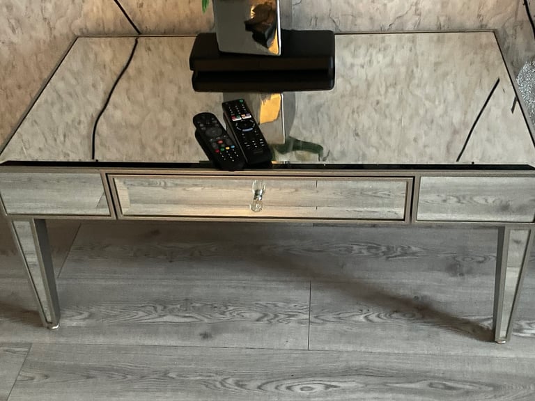 Mirrored coffee table 
