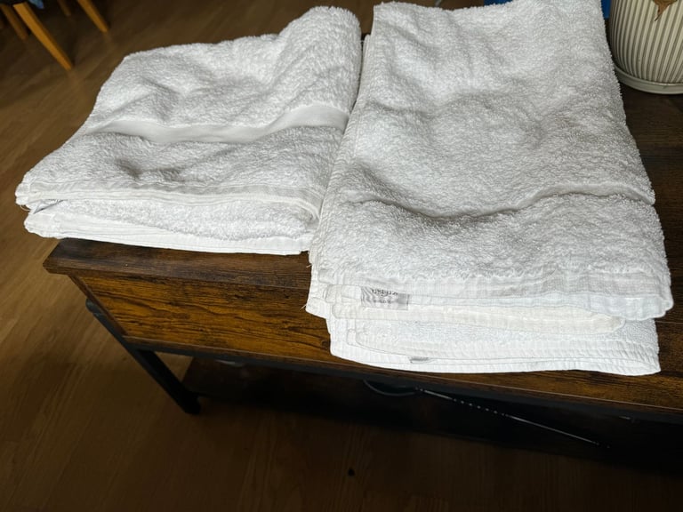 4x Hand Towels & 2x Bath Towels - White - For Guests / Airbnb Short Term Rentals etc