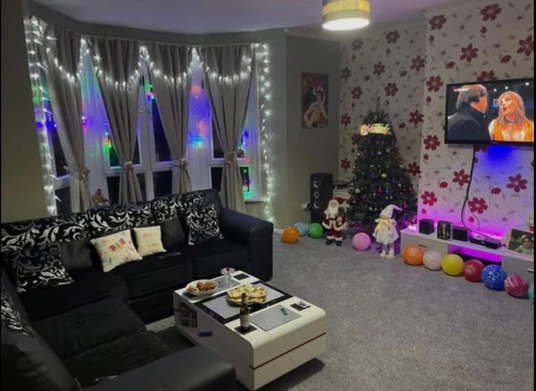 ROOM TO RENT 