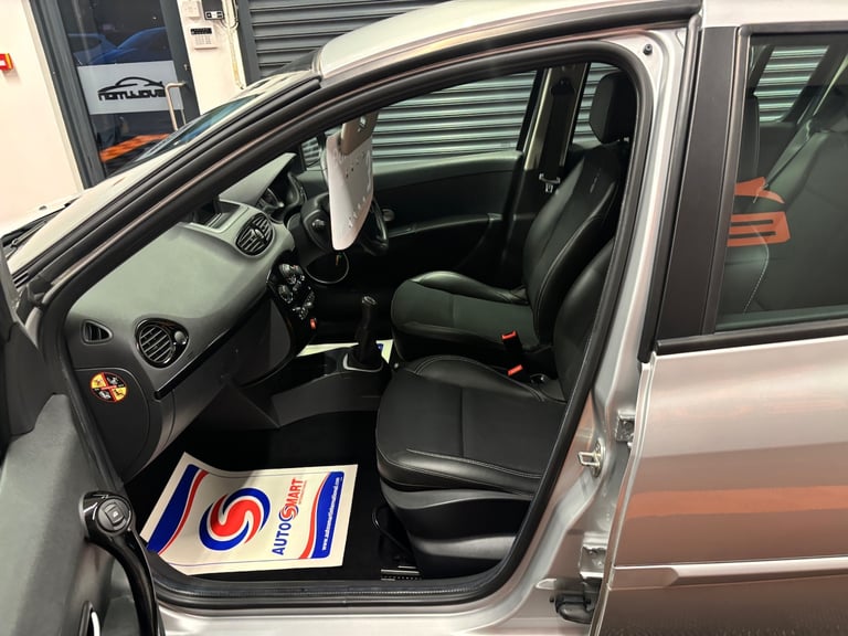 2012 Renault Clio 1.2 16V Dynamique TomTom 5dr HATCHBACK Petrol Manual