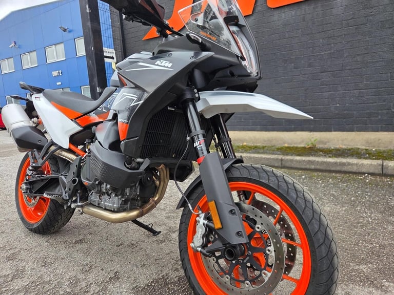 2023 KTM 890 SMT