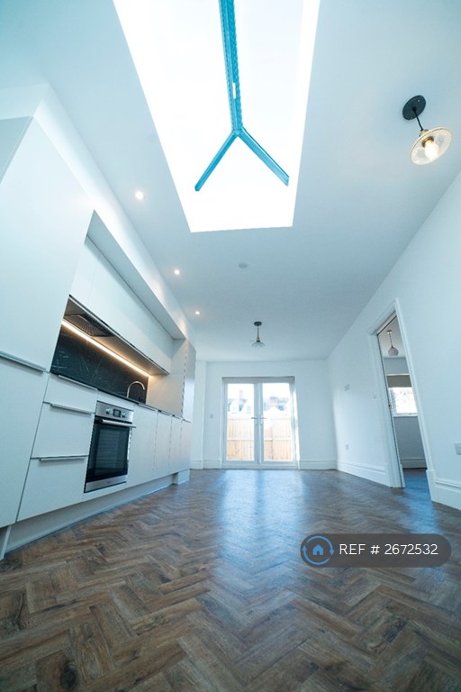 1 bedroom flat in Cathedral Road, Cardiff, CF11 (1 bed) (#2672532)