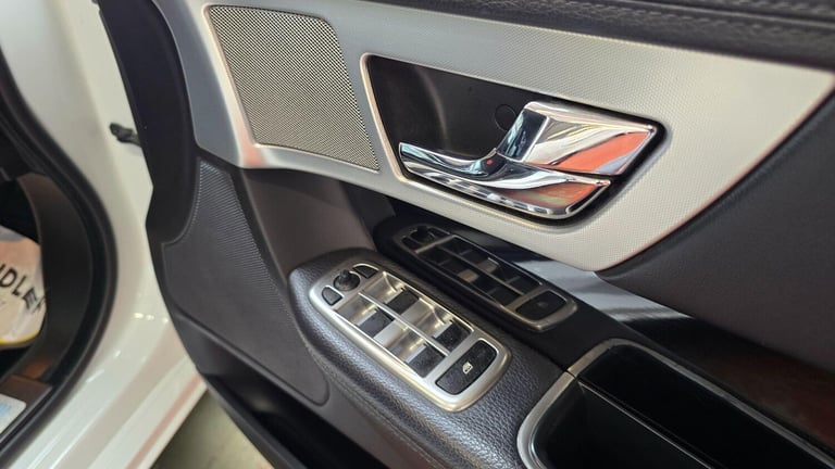  Jaguar XF 2.0I PORTFOLIO ULEZ FREE LOW MILEAGE  Petrol Automatic