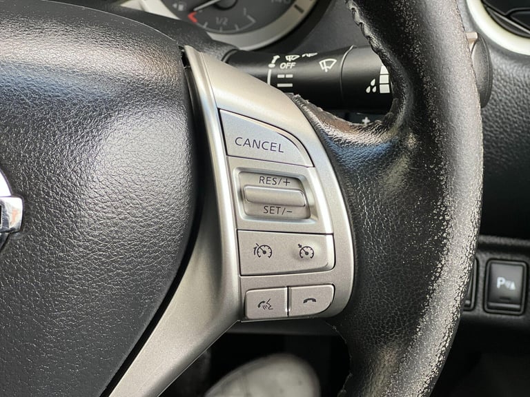 2017 Nissan Navara Double Cab Pick Up Tekna 2.3dCi 190 4WD PICK UP DIESEL Manual