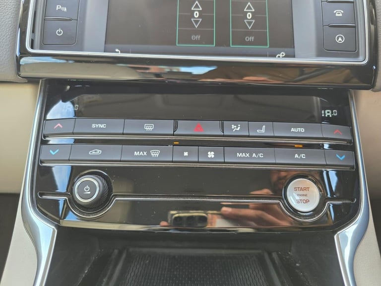 2016 Jaguar XE 2.0d Prestige Auto Euro 6 (s/s) 4dr Saloon Diesel Automatic