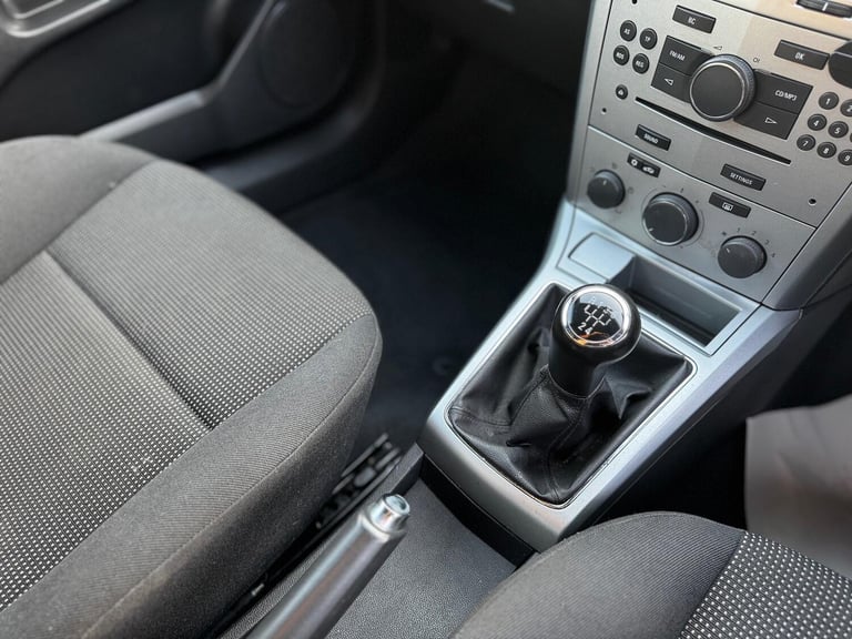 VAUXHALL ASTRA 1.8 VVT 16v SRi 2011