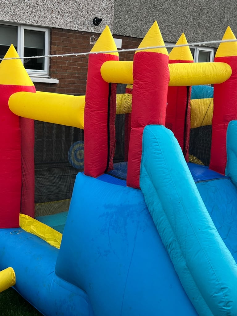 Bouncy castle /inflatable pool 