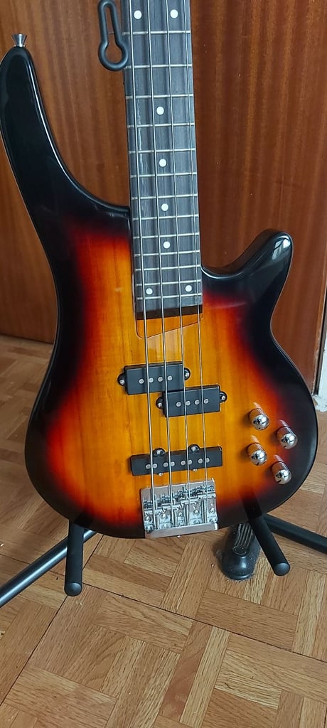 Chicago bass guitar & 15w amp, strap, stand, tuner and padded bag.