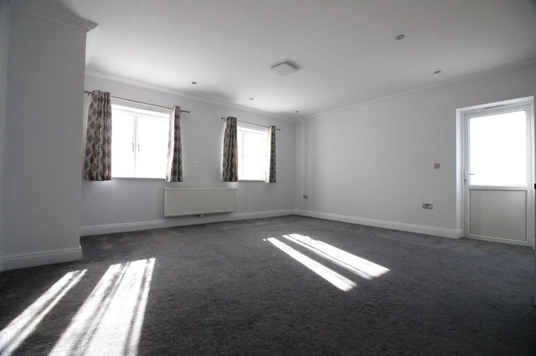 image for HUGE REFURBISHED TWO DOUBLE BEDROOM GROUND FLOOR FLAT- GARDEN PARKING- SOUTHALL HESTON HOUNSLOW