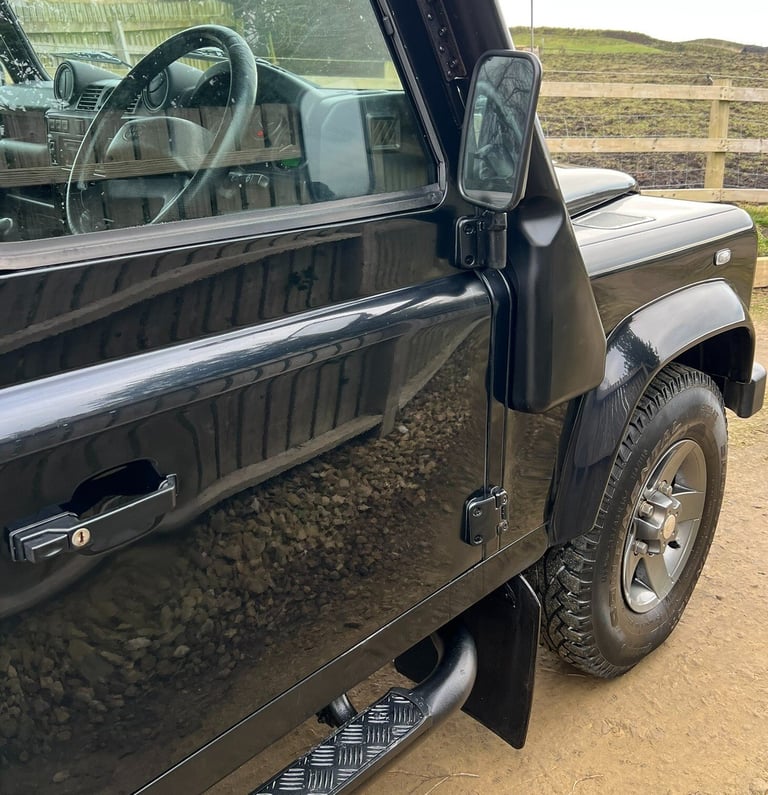 2011 - 61 Land Rover Defender 90 2.2 TDCi XS 4WD SWB Euro 5 WINDOW VAN Diesel