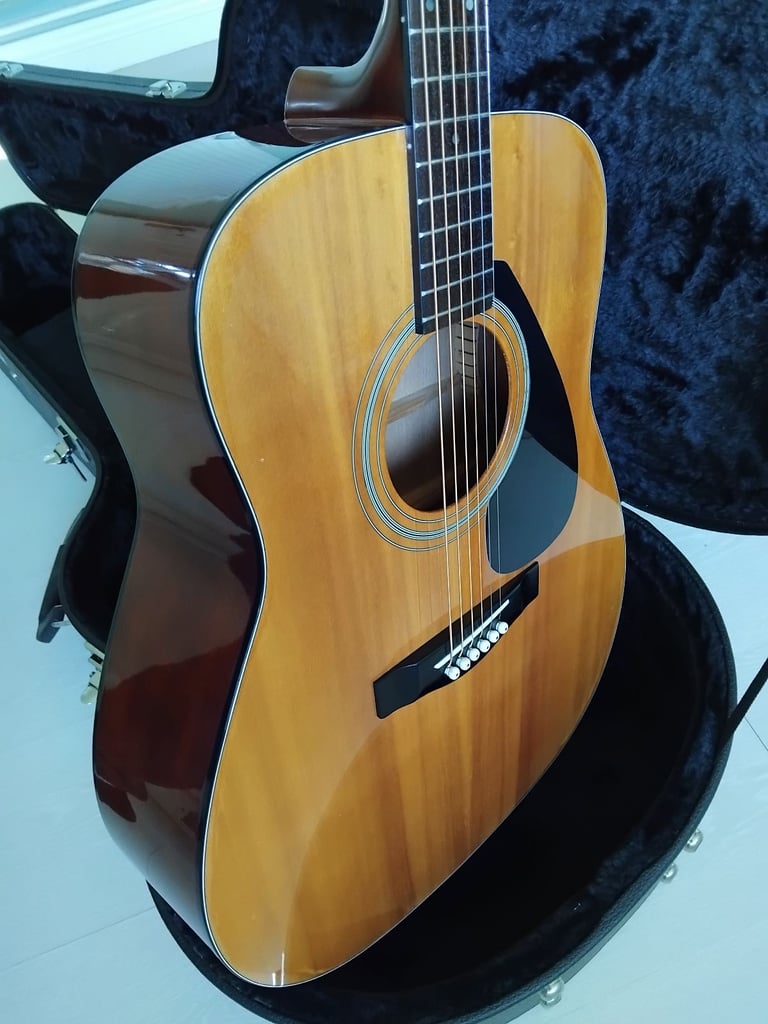 Yamaha acoustic guitar in hard case FG411S Kaohsiung factory full size dreadnought setup