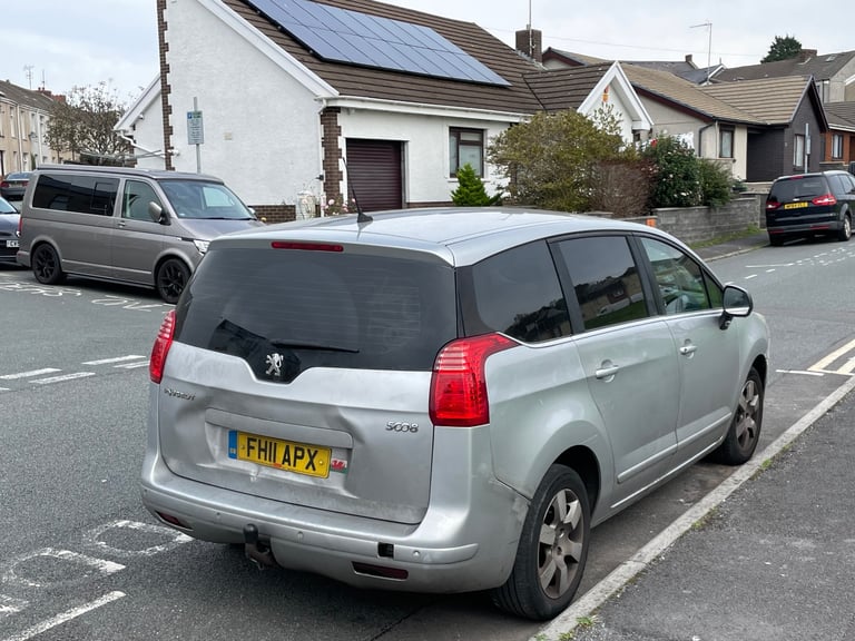 Peugeot, 5008, MPV, 2011, Semi-Auto, 1560 (cc),5 doors - Image 3