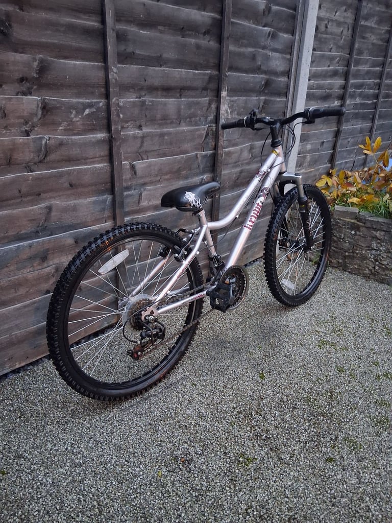 Girls Apollo Krypt 24 Inch Wheel Mountain Bike 