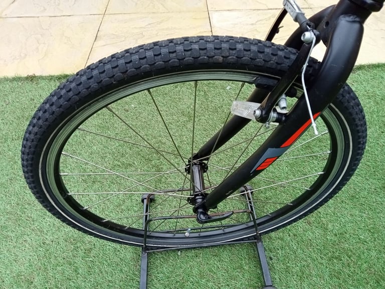 Merida Matts Junior 24 inch wheels Hybrid Mountain Bike.