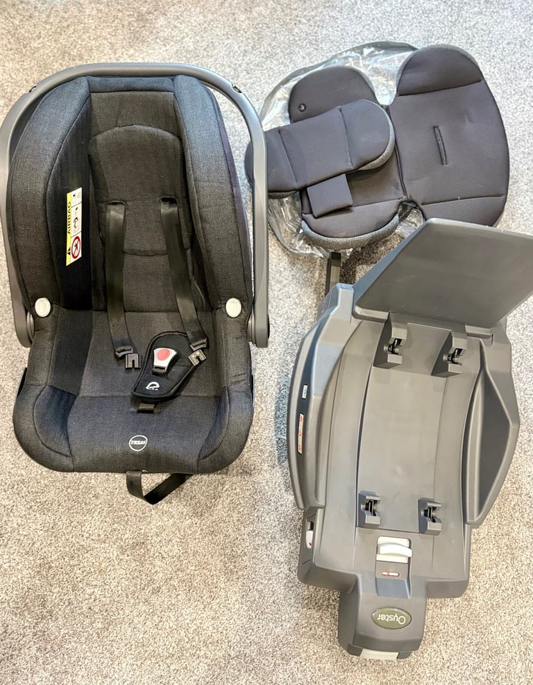 image for Oyster 3 Baby/Infant Car Seat – Near Perfect + ISOFIX Base (Cosmetic Wear)