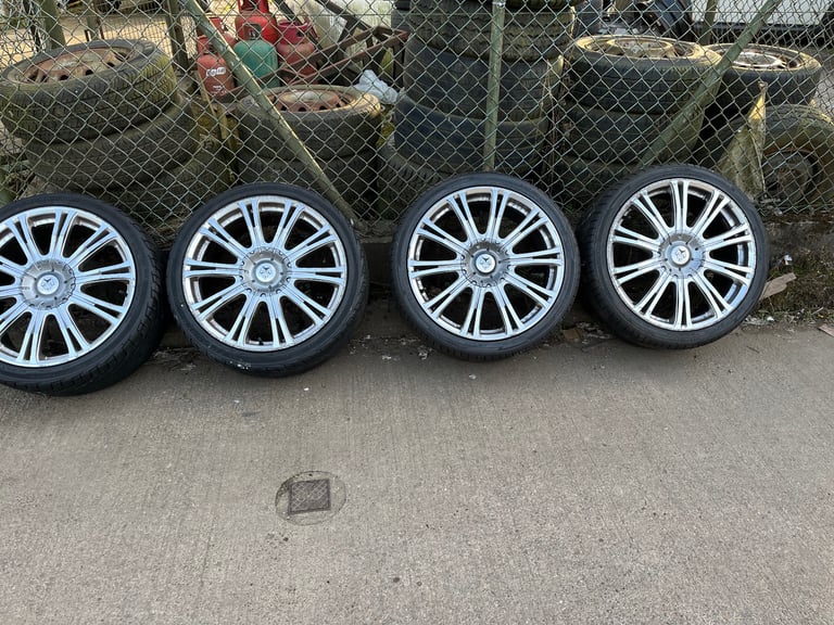 20” Alloy wheels with 255/35 ZR20 tyres.