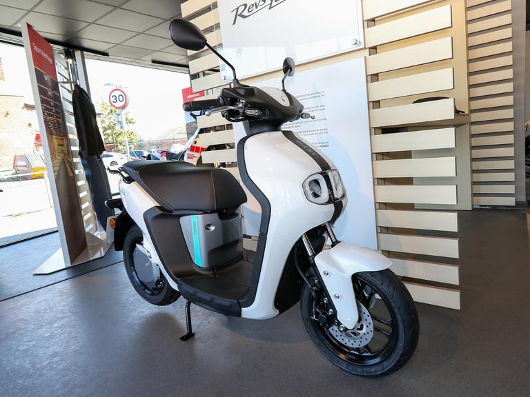 IN STOCK NOW! - NEW Yamaha NEO'S Electric Scooter. (White) £3,100 On The Road