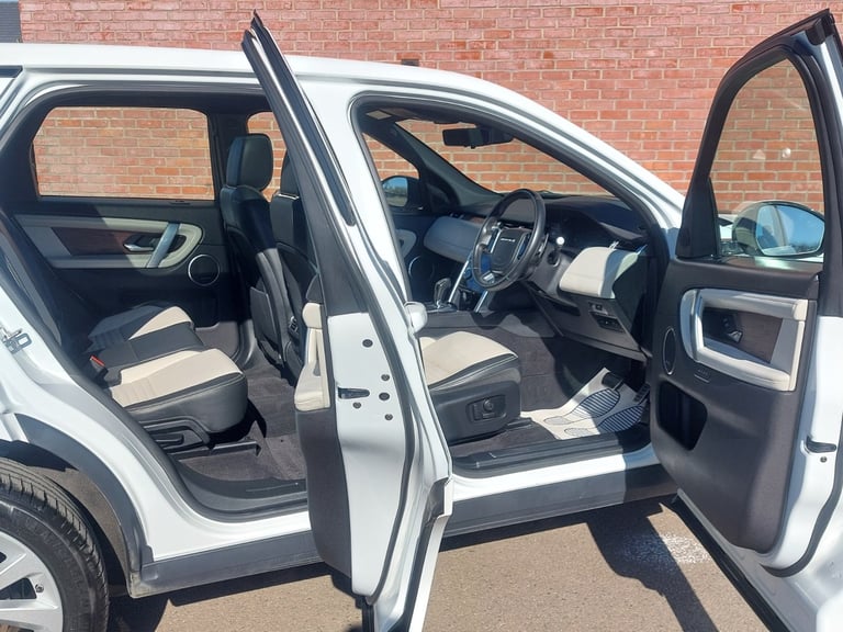 2020 70 Land Rover Discovery Sport P300e HSE R-Dynamic 1.5 Hybrid Auto PHEV