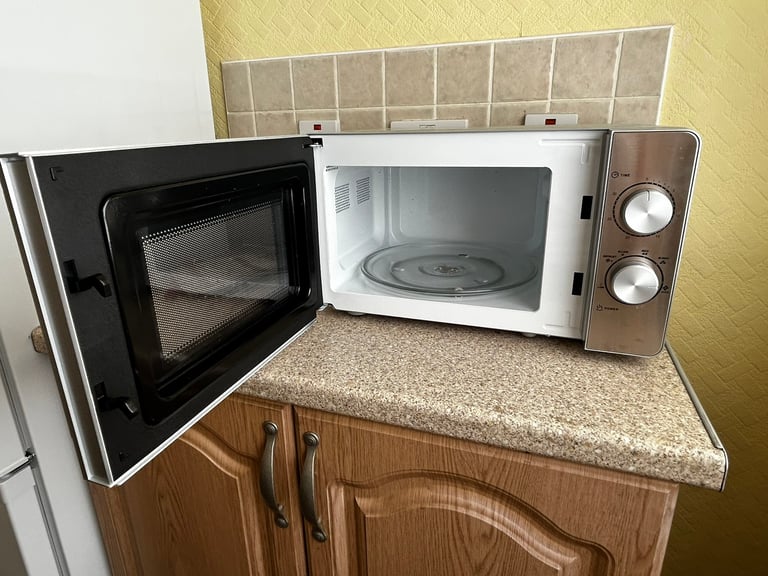 Microwave cooker fridge freezer 