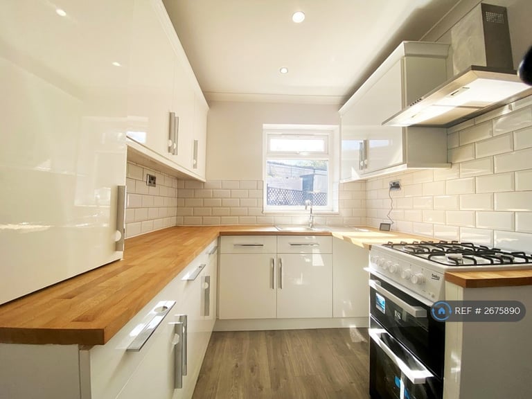 image for 3 bedroom house in Carlton Road, Barnsley, S71 (3 bed) (#2675890)