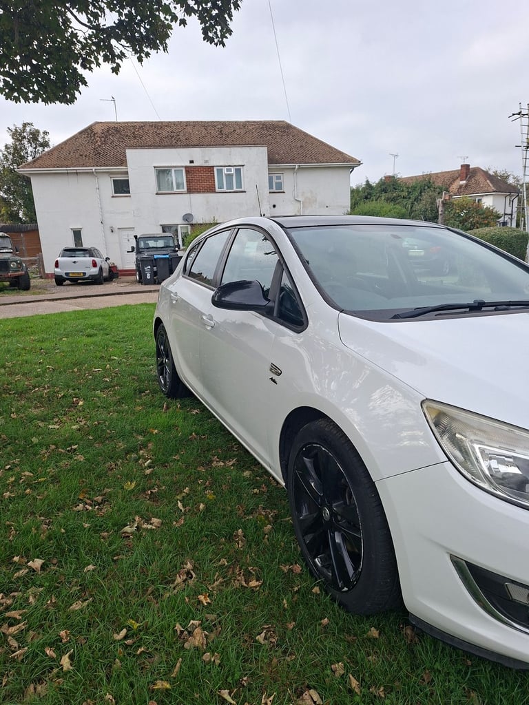 Vauxhall, ASTRA, Hatchback, 2012, Manual, 1686 (cc), 5 doors
