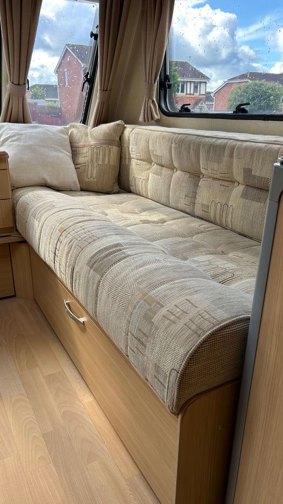 Swift Abbey Vogue 460, 2008 - 2 Berth Caravan with Motor Mover