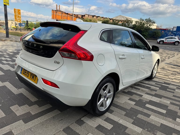 2015 VOLVO V40 SE 1.6 D2 DIESEL 6 SPEED MANUAL WHITE 5dr HATCHBACK 