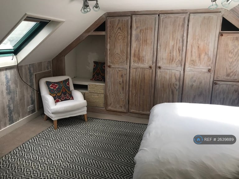 1 bedroom flat in Hartfield Road, Forest Row, RH18 (1 bed) (#2639889)