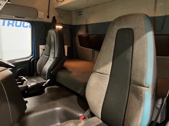 Volvo FM 330 6x2 Rear Lift Sleeper Cab Curtainsider