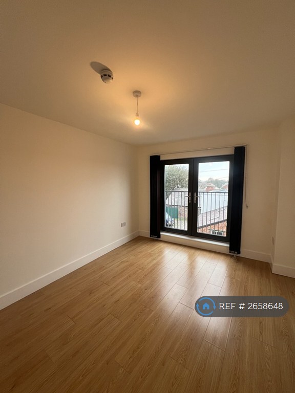1 bedroom flat in Vale Road, Crosby, Liverpool, L23 (1 bed) (#2658648)