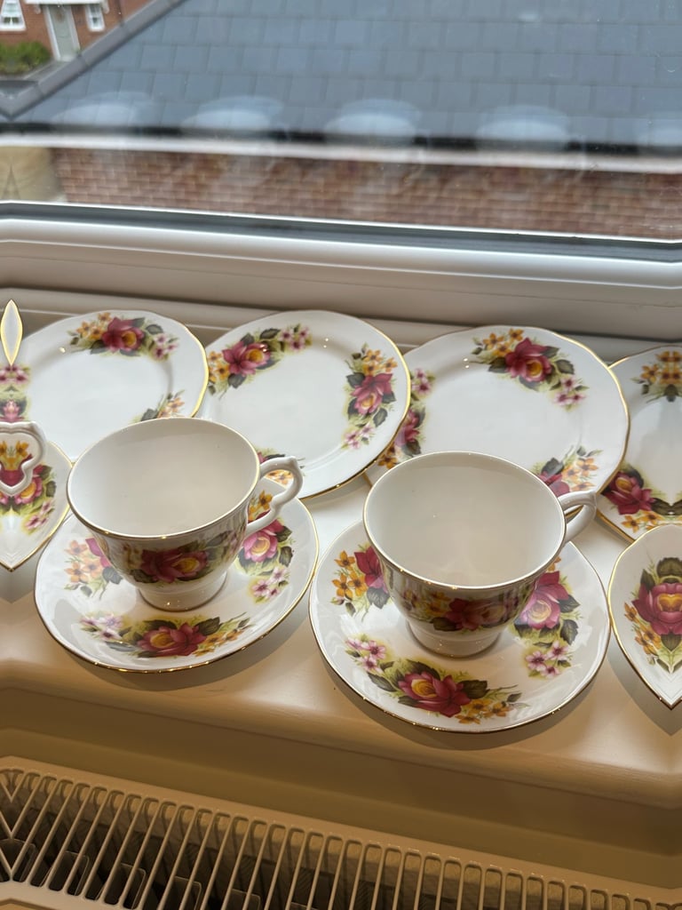 Antique Vintage Gainsborough Bone China dinner set x18