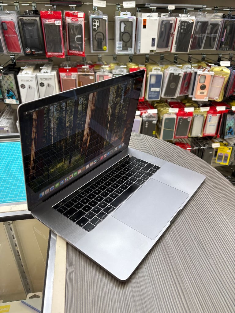 Apple MacBook Pro 256GB in Excellent Condition