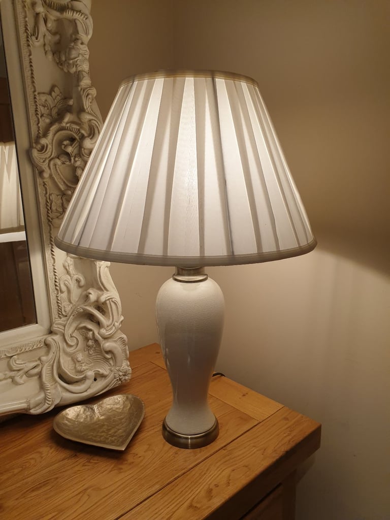 Cream crackle glazed lamp