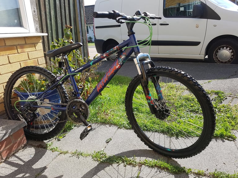 BOYS 24" WHEEL FRONT SUSPENSION BIKE 13" FRAME IN CLEAN CONDITION