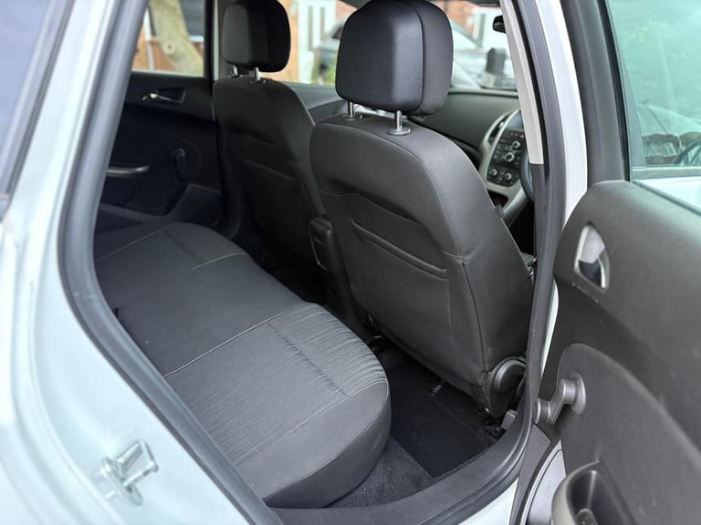 Vauxhall, ASTRA, Hatchback, 2011, Manual, 1398 (cc), 5 doors