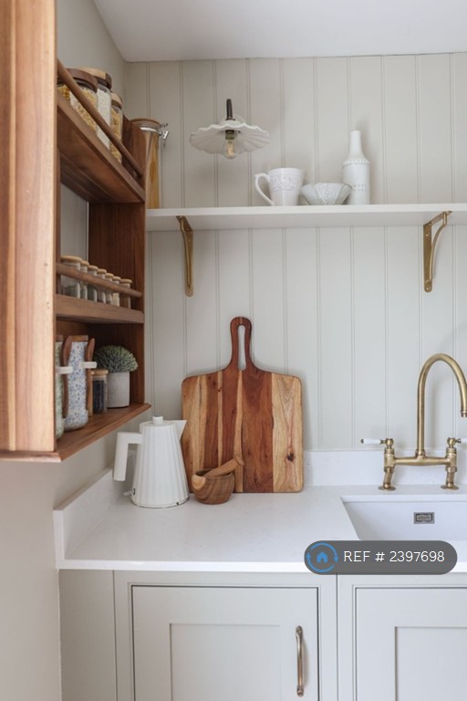 3 bedroom flat in High Street, Harpenden, AL5 (3 bed) (#2397698)