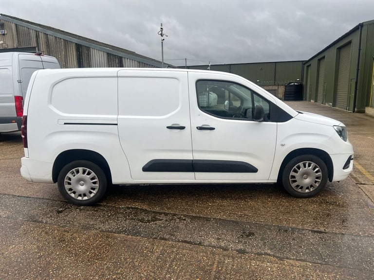 2020 Vauxhall Combo 1.5 Turbo D 2300 Sportive Panel Van 4dr Diesel Manual L2 H1 Euro 6 (s/s) (1 P...