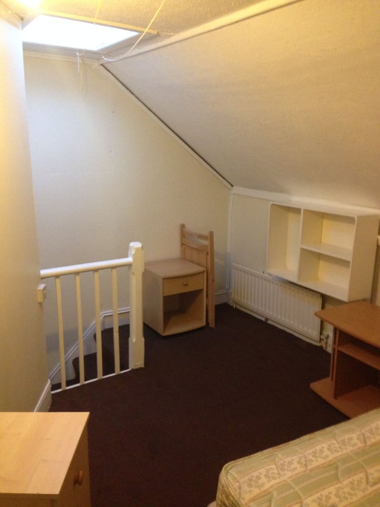 Double room to let in Windham rd. Springbourne. 