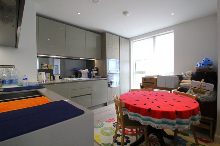 Chain Free! Hane Estate Agents offer a modern 2 bedroom 1st floor flat with a private balcony